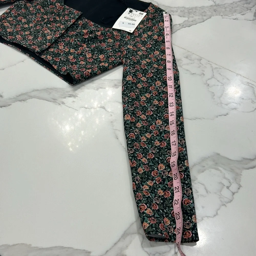 Zara New With Tags Long‎ Sleeve Floral Crop Top. Size S